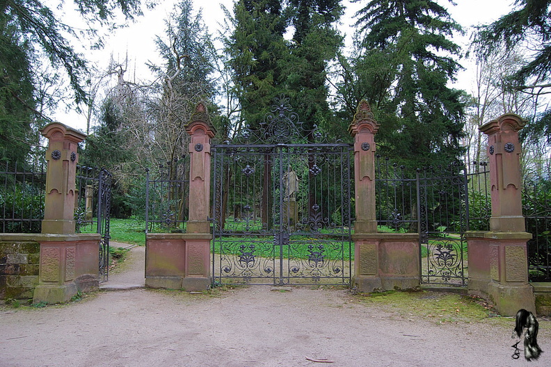 Illenauer Waldfriedhof7.jpg